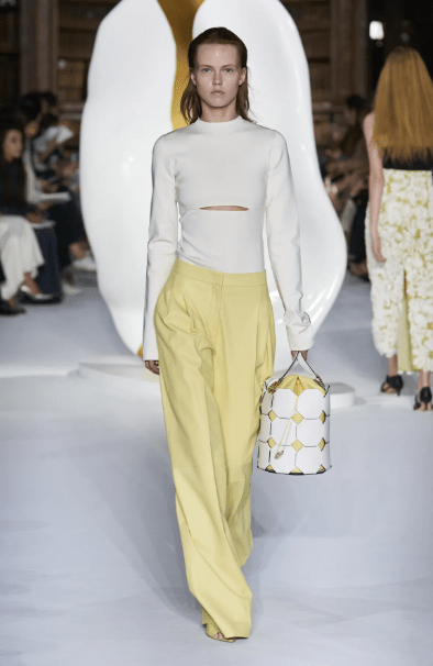 Вершково-жовтий колір в одязі