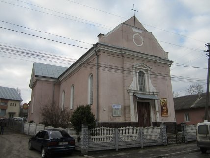 Костел у місті Кіцмань, де народився Володимир Івасюк