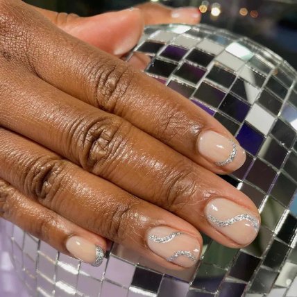 Блестящий маникюр