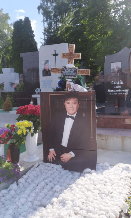 могила віталія білоножко