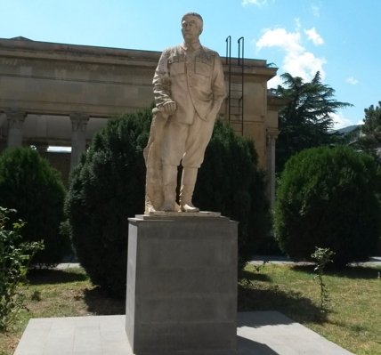 Пам'ятник Сталіну в музеї міста Горі в Грузії  - на батьківщині тирана