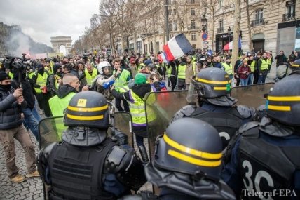 Тринадцатая по счету акция "желтых жилетов" не обошлась без противостояния