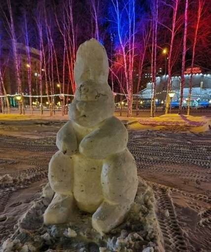 Скульптури зі снігу у Нижньовартівську