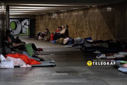 Кияни ховаються від атаки РФ у метро в ніч на 28 липня 2025