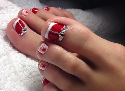 Тренди педикюру 2023 — френч