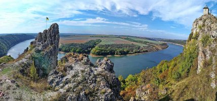 Скелі Дід, Баба і Онучка, Шишкові пагорби