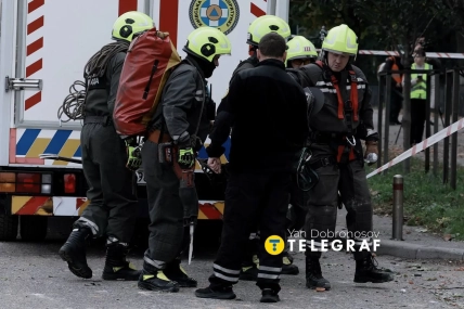 Після атаки на житловий будинок у Києві рятувальники розбирали завали