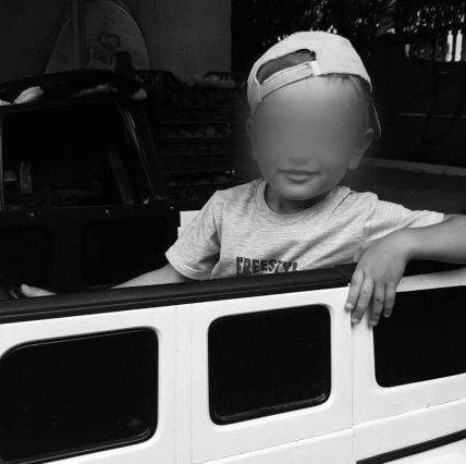 8-летний Максим, который погиб от удара россиян по АЗС
