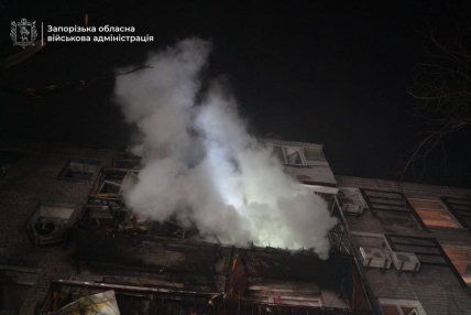 Пошкоджений будинок у Запоріжжі через удар Росії 25.11.2025