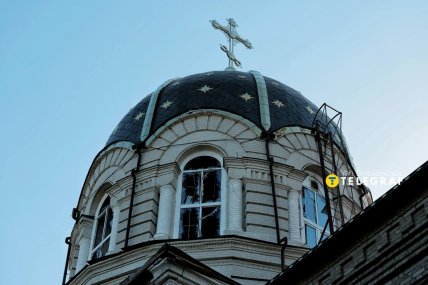 Росіяни навмисно цілять в храм у Дружківці