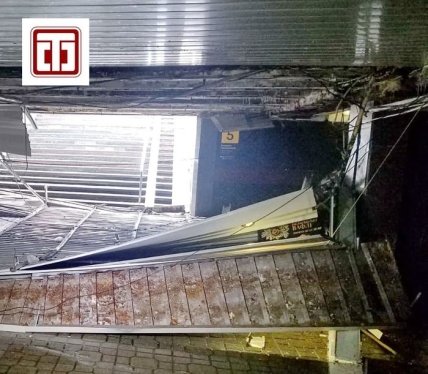 Обвал потолка в переходе на Майдане Киев 22.01.2021 - Фото