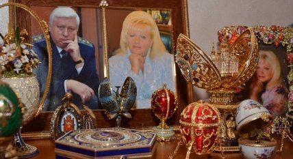 Кадри з дому Віктора Пшонки