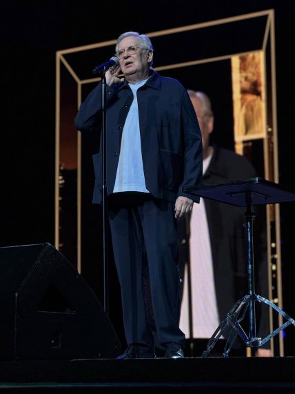 Юрий Стоянов