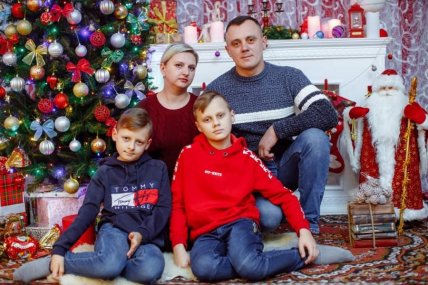 Роман Шиманский с женой и сыновьями