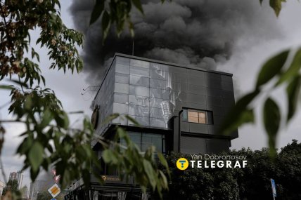 Густой черный дым над Киевом после удара РФ