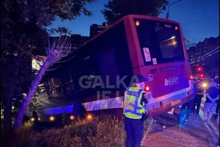 Автобус взлетел в кювет в Ивано-Франковске на Пасечной