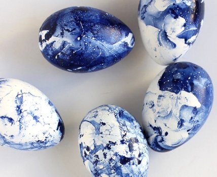 Как покрасить яйца