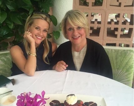 Риз Уизерспун показала всем свою маму