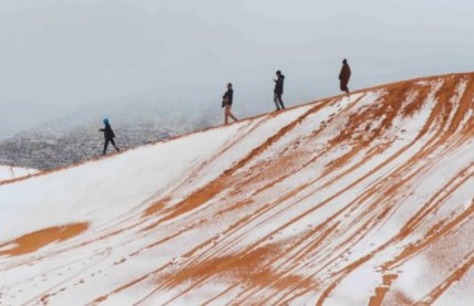 В пустыне Сахара выпал снег