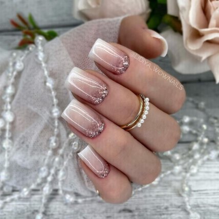 Кришталеві нігті - тренд весни-2023