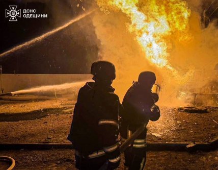 Из-за ударов БПЛА в Одесской области возникли пожары
