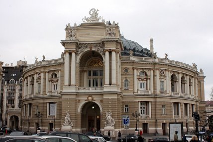 Одесский оперный театр на улице Ланжероновской