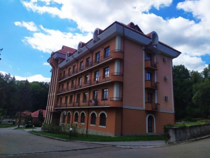 Сучасна будівля санаторію