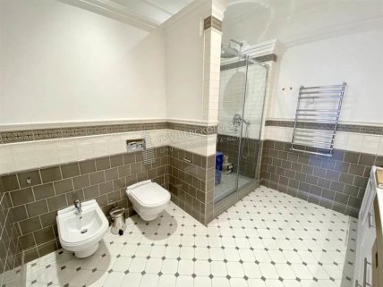 Квартира на Грушевського 9А за 15 тисяч доларів на місяць