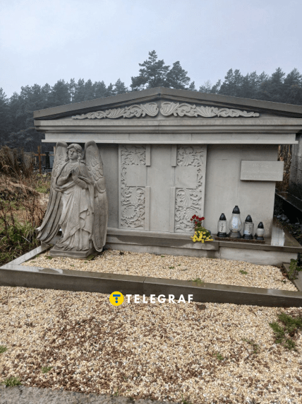 Гробівці прикрашені по-різному /Галина Михайлова, "Телеграф"