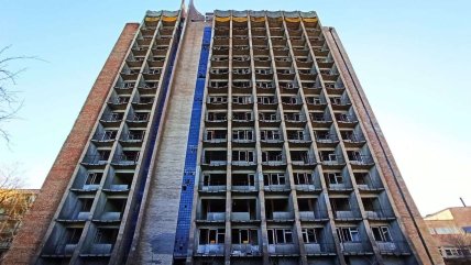 Багатоповерховий корпус закинутого санаторію "Дніпровський"