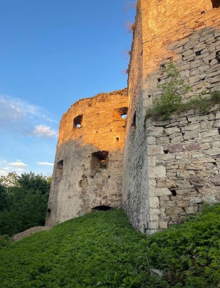 Башта замку в Язловці