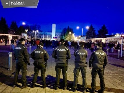 "Геть Фіцо, нехай їде до Росії". У Словаччині люди вийшли на протести (кадри)