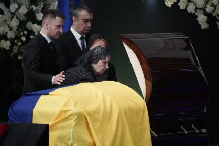 Жена Кравчука на похоронах Леонида Кравчука