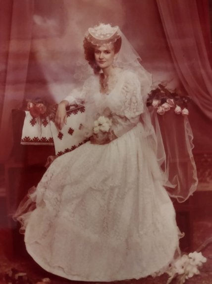 Ирина Фарион в молодости на свадьбе с бывшим мужем