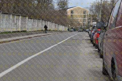 Район поворота на проулок Лукьяновский