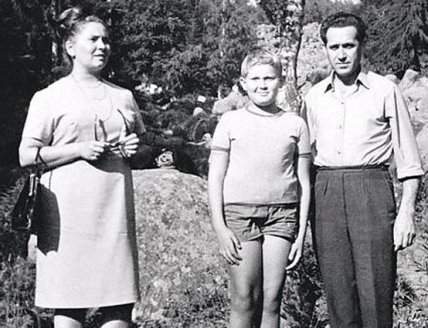 юрий стоянов мама отец