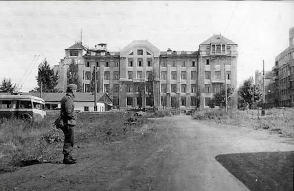 Архівне фото економічного факультету ХНУ
