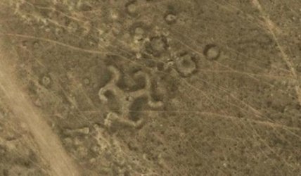NASA показало снимки таинственных рисунков в Казахстане