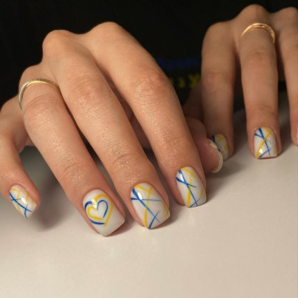 Модный маникюр на осень 2022