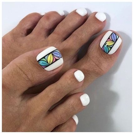 Тренди педикюру 2023 — геометрія та абстракція