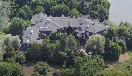 Особняк Ющенка у селі Нові Безрадичі