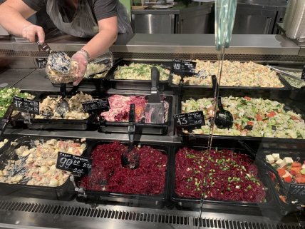 Готовая еда в магазине