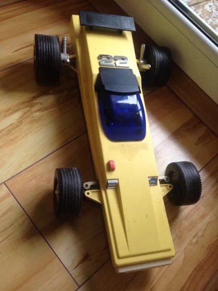 игрушечная машинка