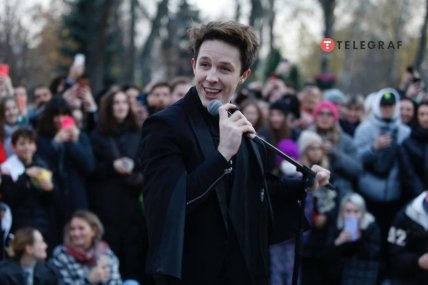 Стивен Ридли в парке