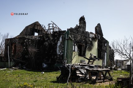 Люди місцями досі перебувають під уламками