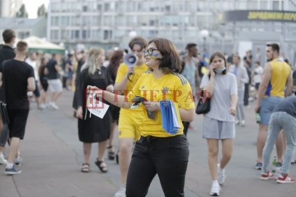 Фанаты в Киеве на матче Украина - Англия