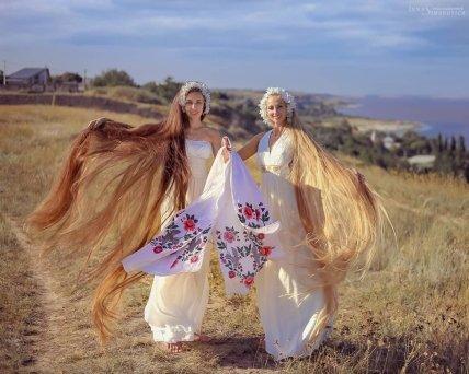 Девушки с рушниками