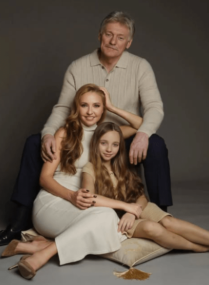 Дмитро Пєсков з дружиною та донькою Надією