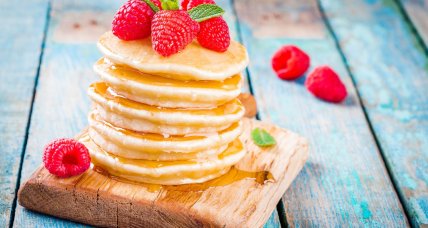Апетитні пухкі млинці на сніданок і не тільки