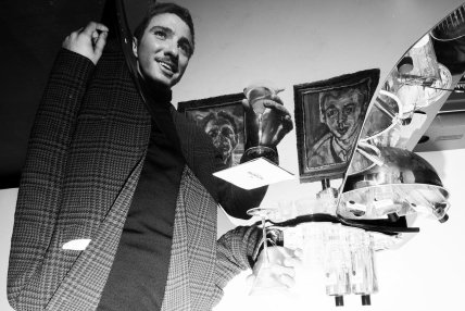 Рокко Джон Ричи рисует